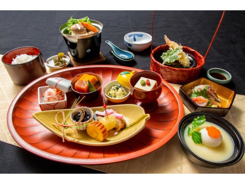 【名古屋発】新春!京都で白味噌雑煮とおせち料理&世界遺産・金閣寺&初詣スポット平安神宮1